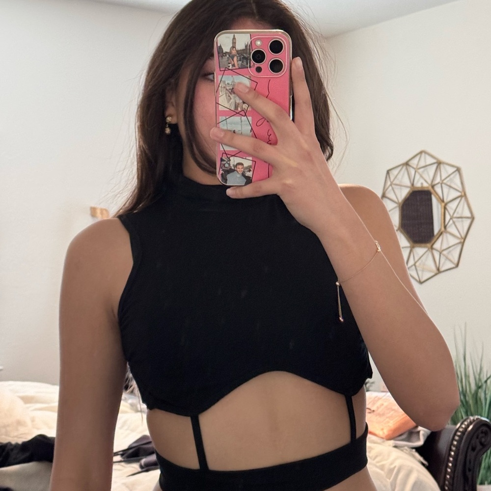 Black Sleeveless Cutout Top